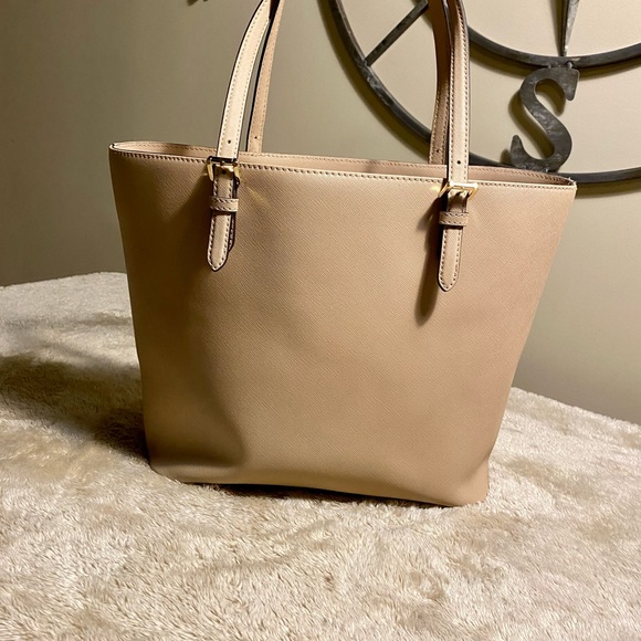 Michael Kors Handbags - Michael Kors bag